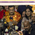 Arvind Kejriwal visits Hanuman Temple