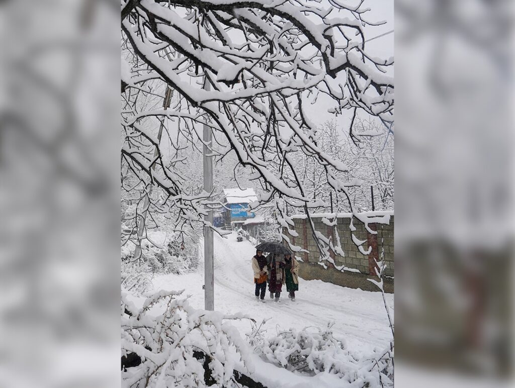 India Meteorological Department to Roll Out Hyper-Local Forecasting in J&K; Omar Abdullah Says 7 Districts Identified for Cloudburst Early Warnings