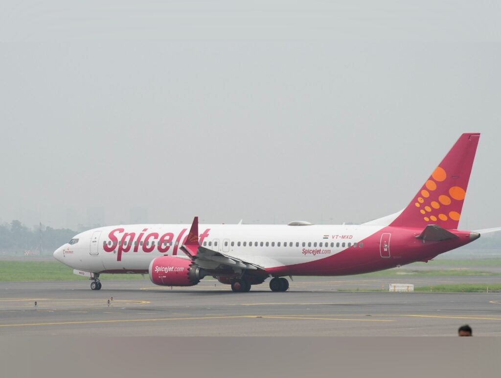 Leh-bound SpiceJet plane