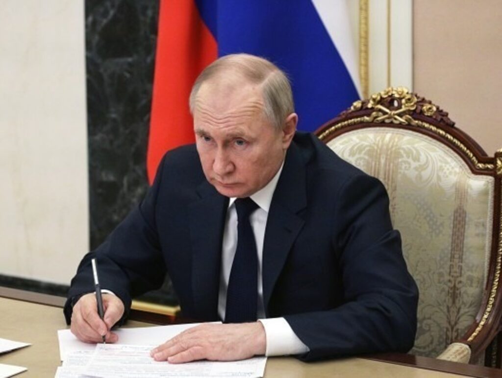 Putin May Launch Fresh Offensive as Ukraine War Faces New Global Pressure