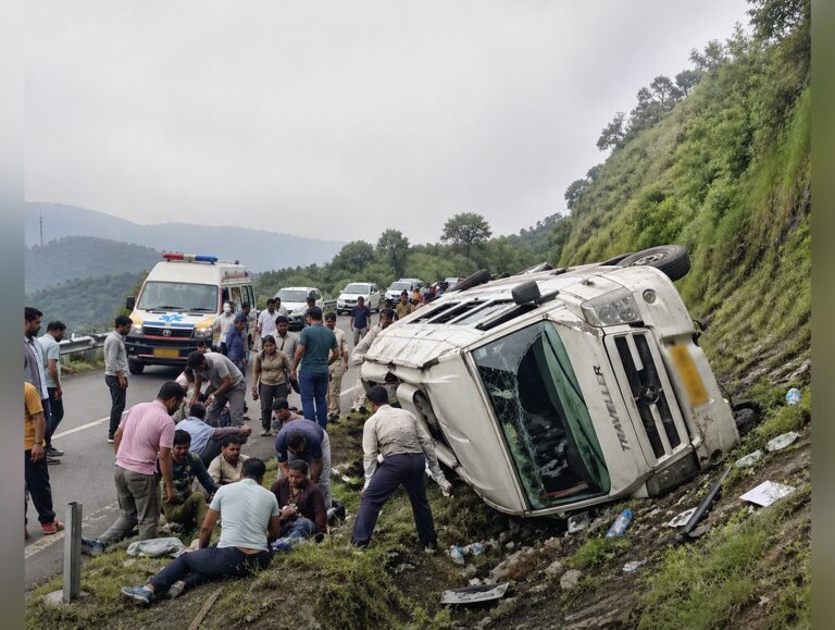 15 injured as tempo traveller overturns in Himachal’s Bilaspur