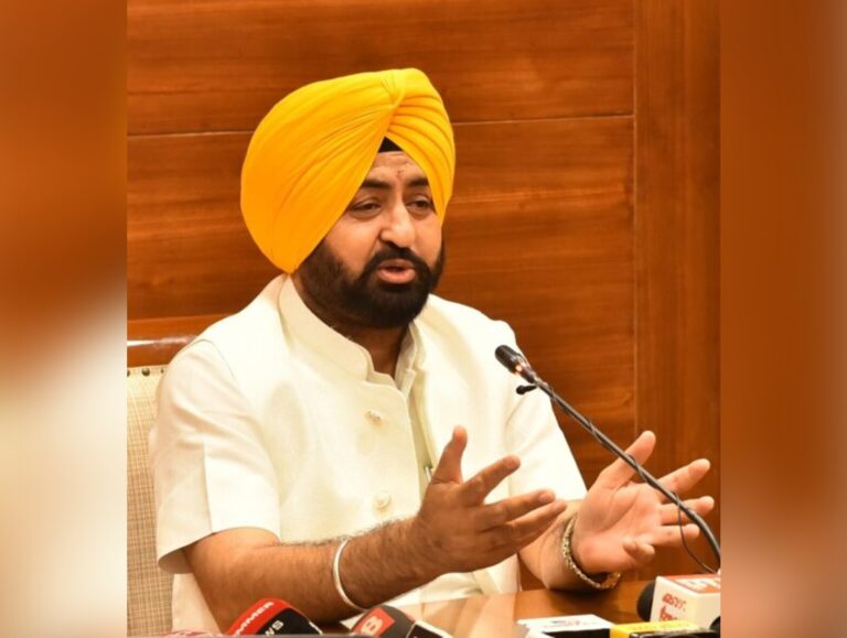 1,100 pilgrims travel daily under free yatra scheme: Mundian