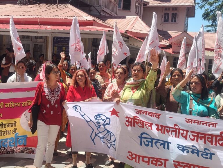 Women’s group stages protest against OPD shift from Kamla Nehru Hospital o IGMC