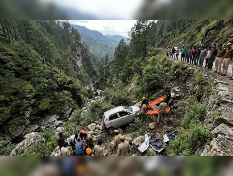 Two killed, two injured after car falls into gorge in Himachal’s Hamirpur