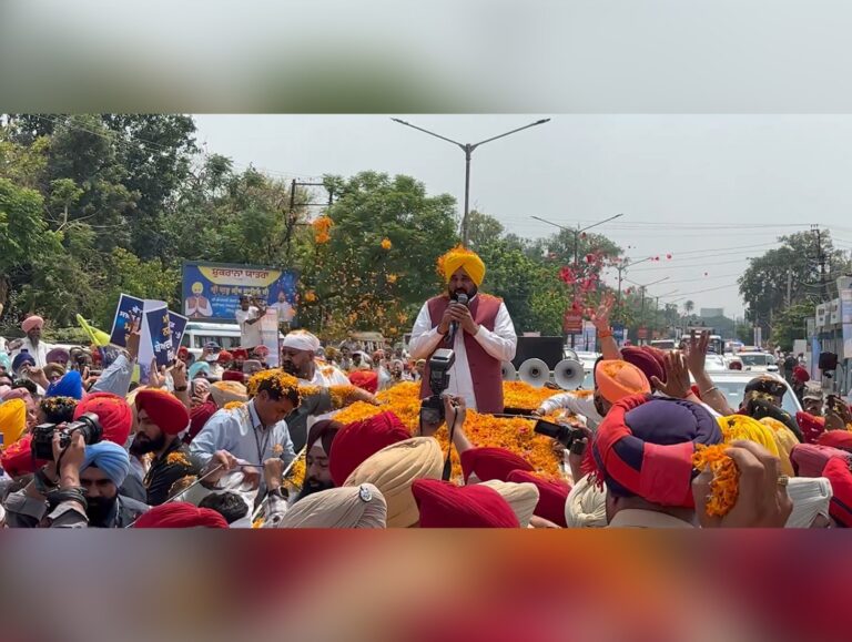 Bhagwant Mann’s ‘Shukrana Yatra’ reaches Patiala, AAP workers accord grand welcome