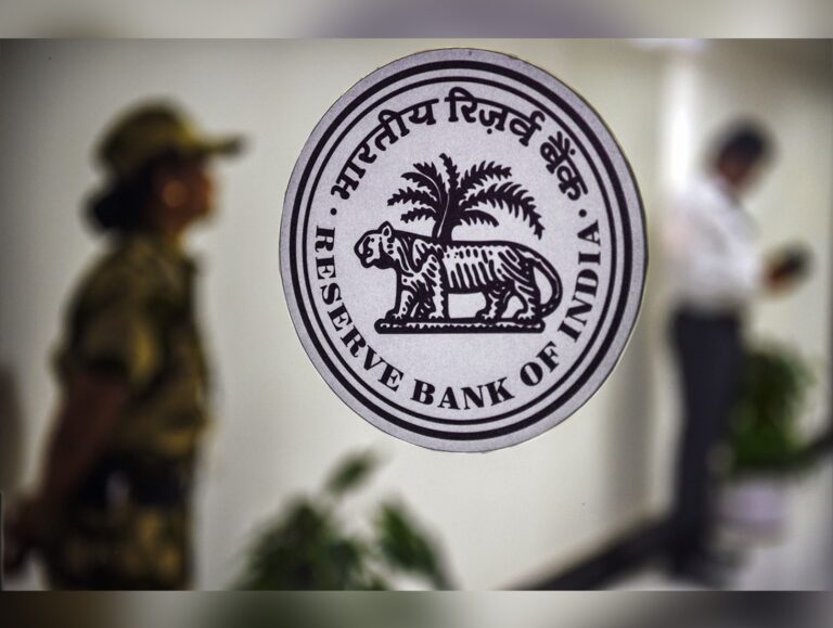 RBI sees strong growth momentum for Indian economy despite global uncertainties