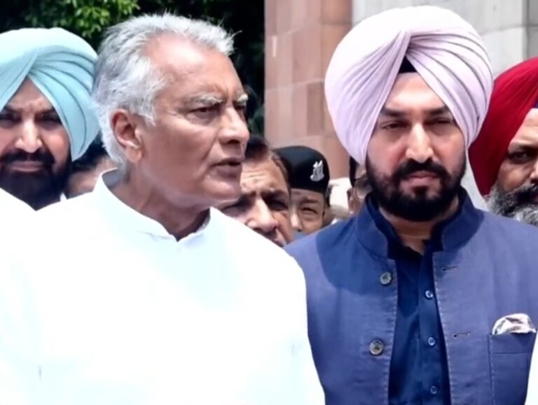 Jakhar slams AAP govt for not clearing pending DA arrears of employees, pensioners
