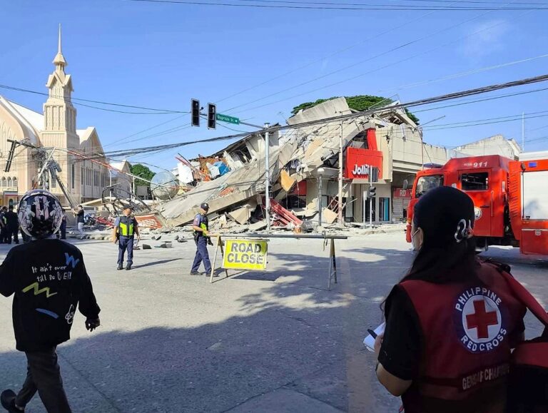 Buildings collapse as strong earthquake hits Philippines, 19 dead