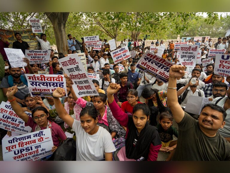 CJP leads Lucknow demonstration against alleged recruitment exam lapses