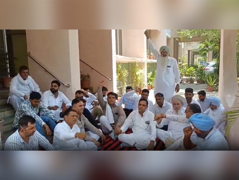 Seed growers protest outside Haryana seed development corporation office over pending dues