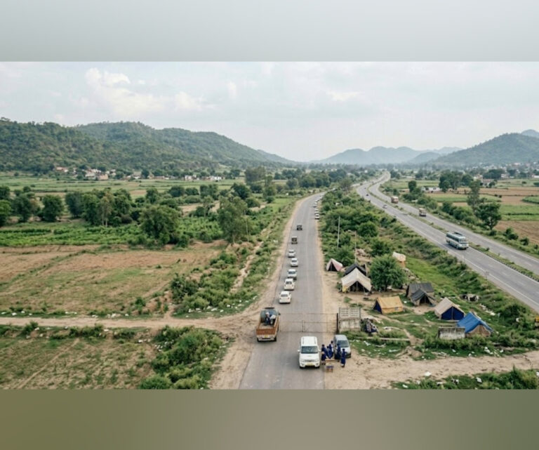 Nihang Sikhs stage symbolic ‘Khalsa Tax’ protest against Himachal entry fee