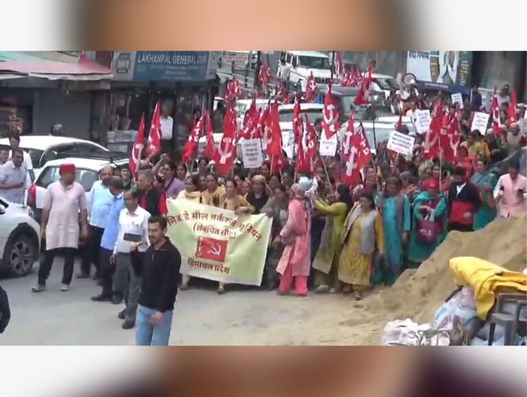Mid-Day meal workers hold statewide strike, rally to secretariat over pending demands
