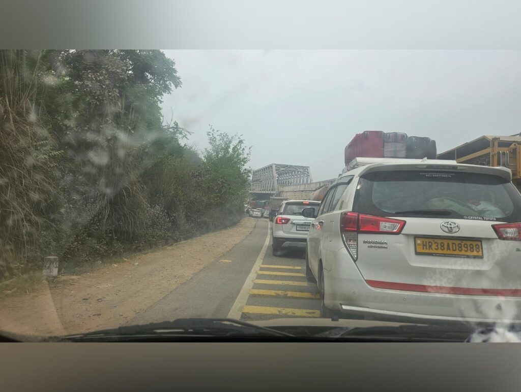 Tourists Slam Poor Traffic Management Amid Himachal Weekend Gridlock
