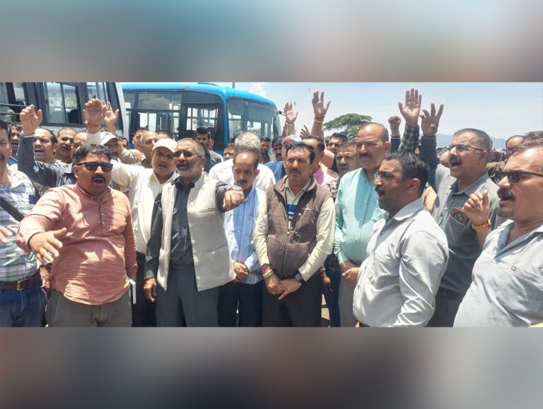 HRTC Employees announce statewide bus strike from midnight after talks with Govt fail